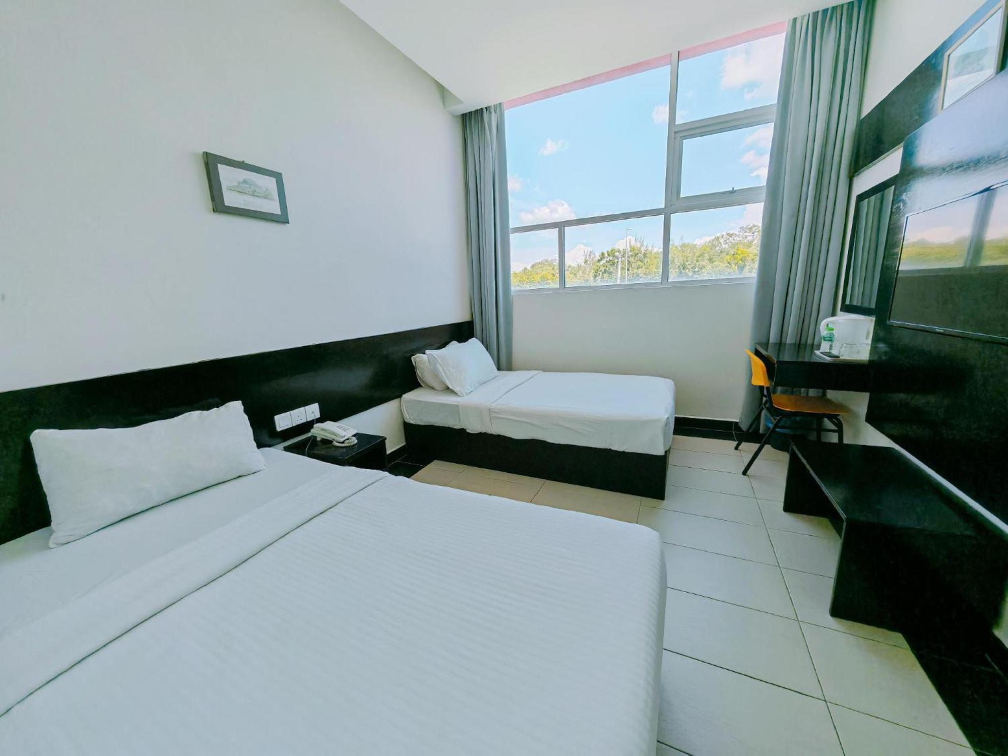 Citrine Hotel Seri Iskandar Exterior photo