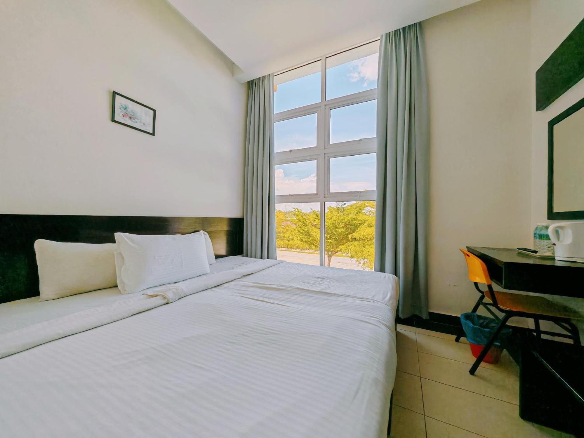 Citrine Hotel Seri Iskandar Exterior photo