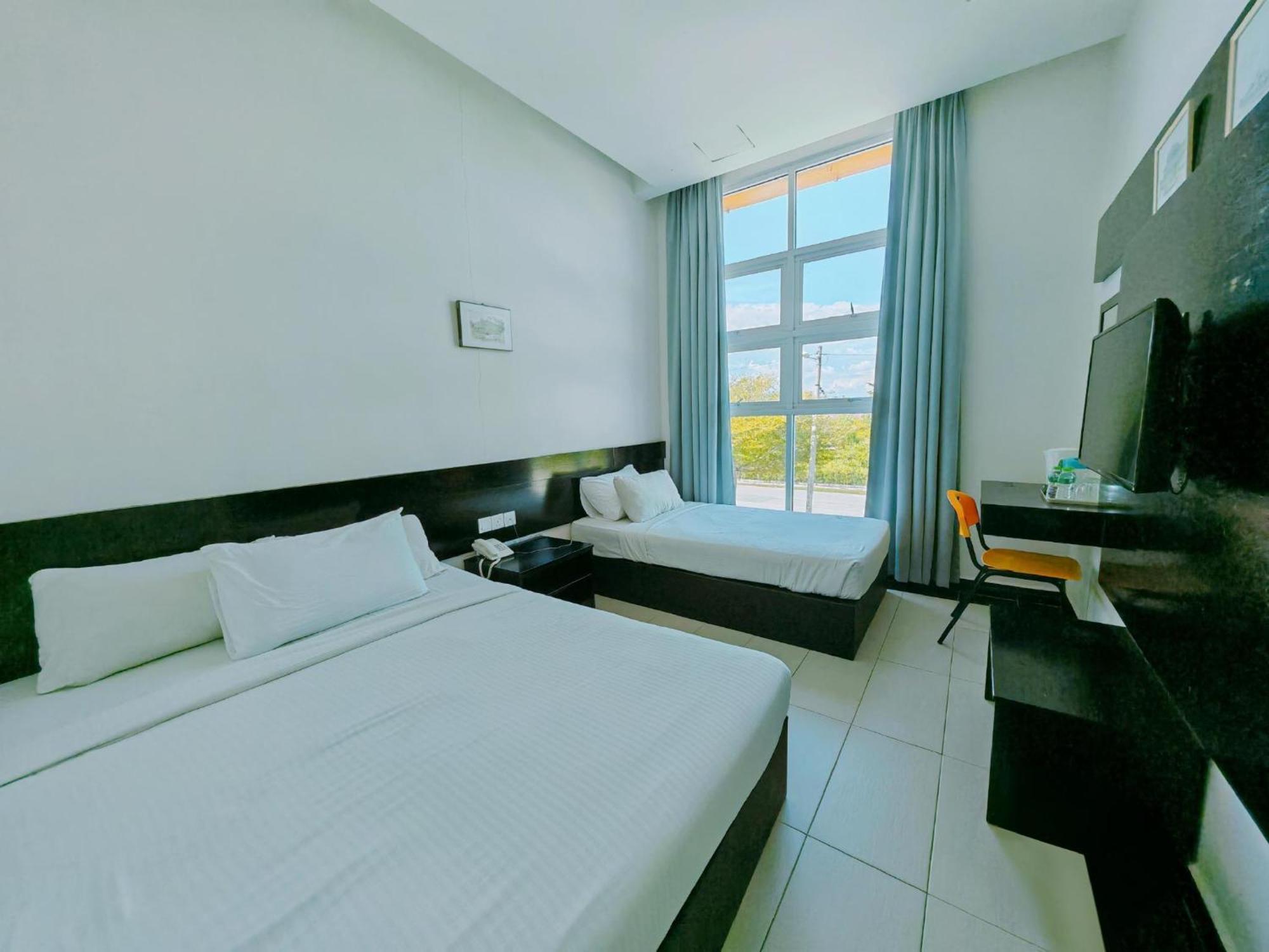 Citrine Hotel Seri Iskandar Exterior photo