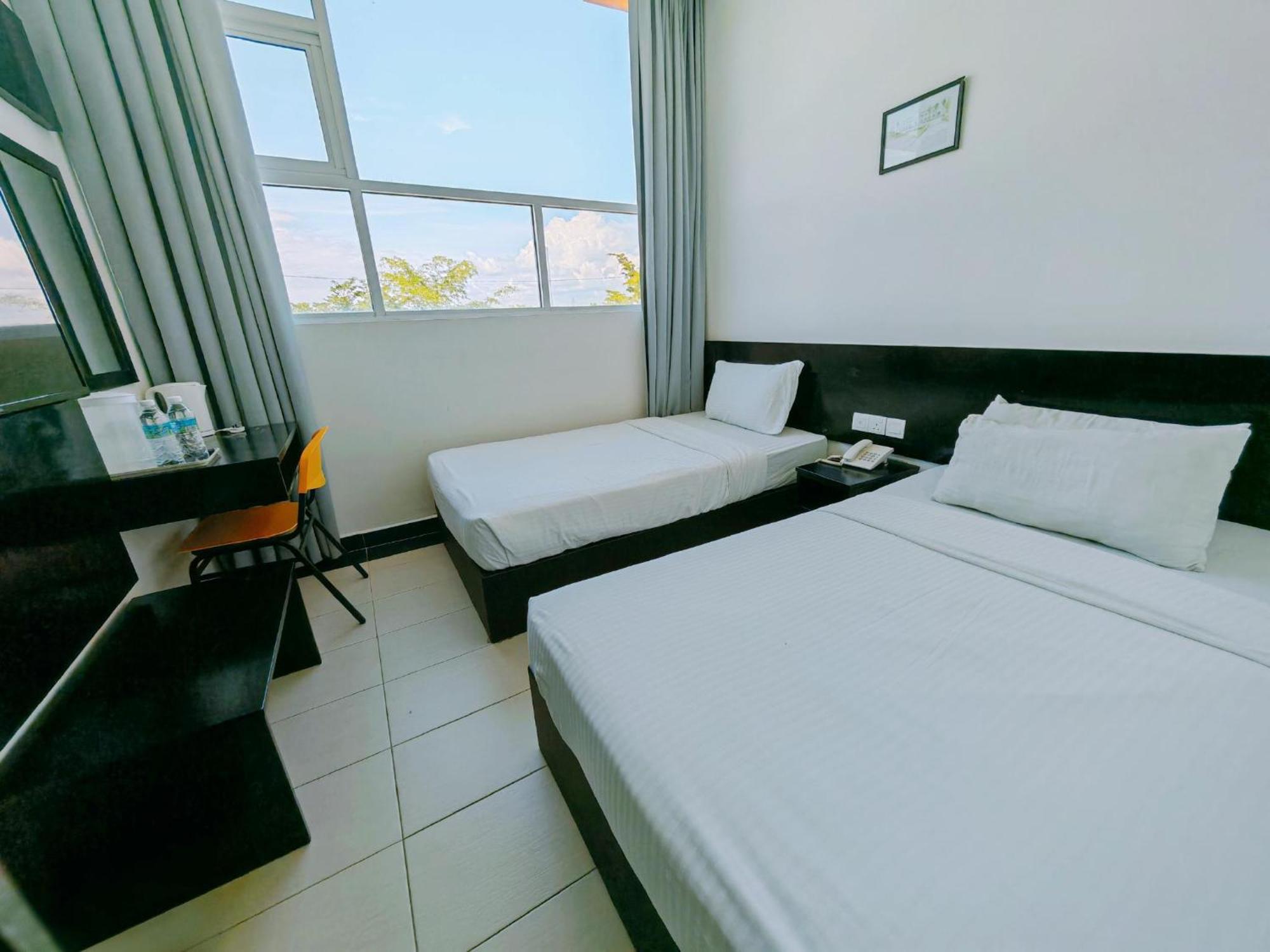 Citrine Hotel Seri Iskandar Exterior photo