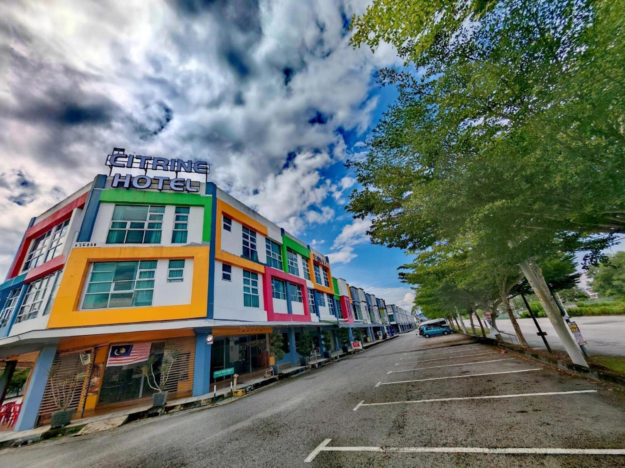 Citrine Hotel Seri Iskandar Exterior photo