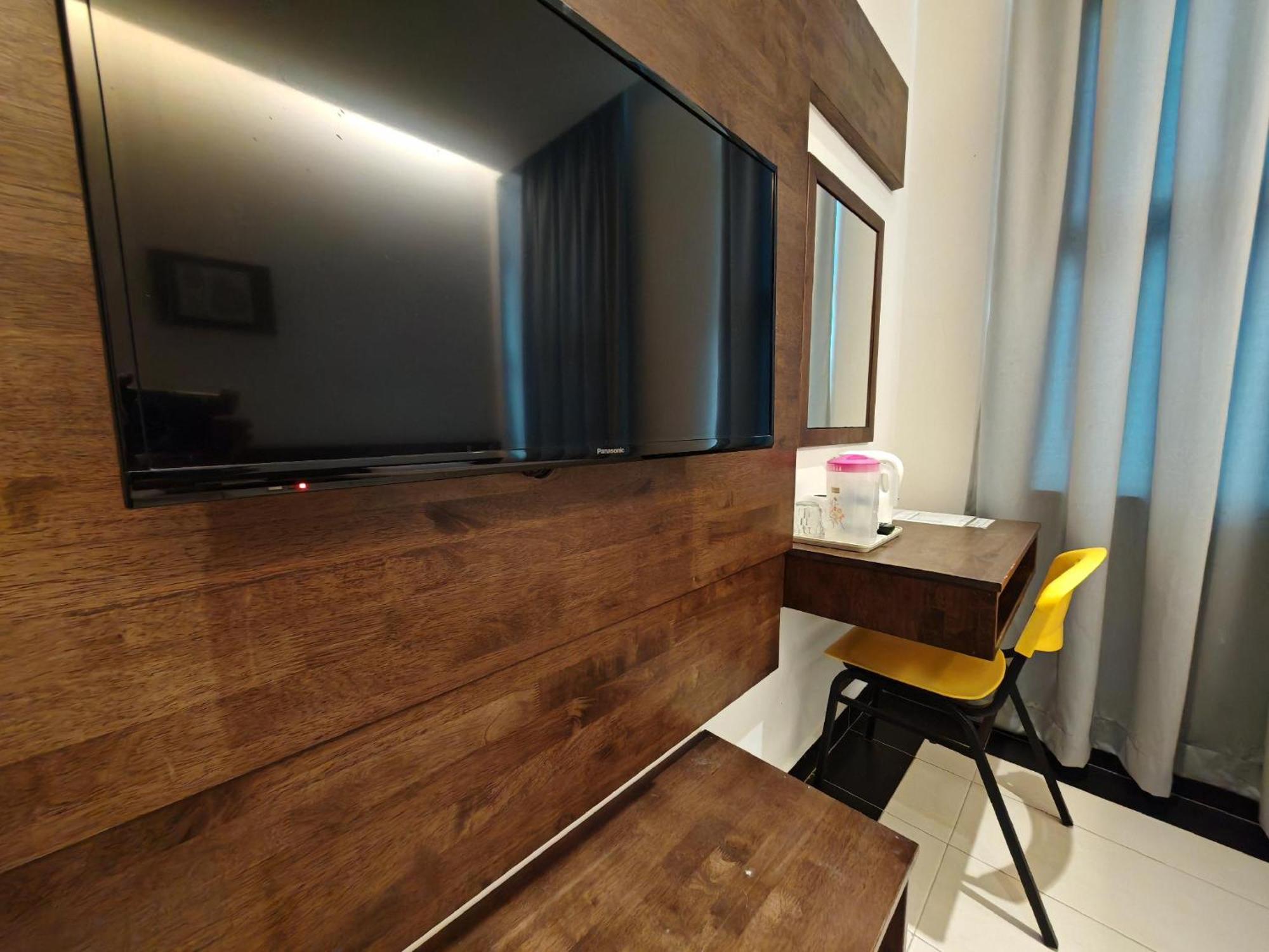 Citrine Hotel Seri Iskandar Exterior photo