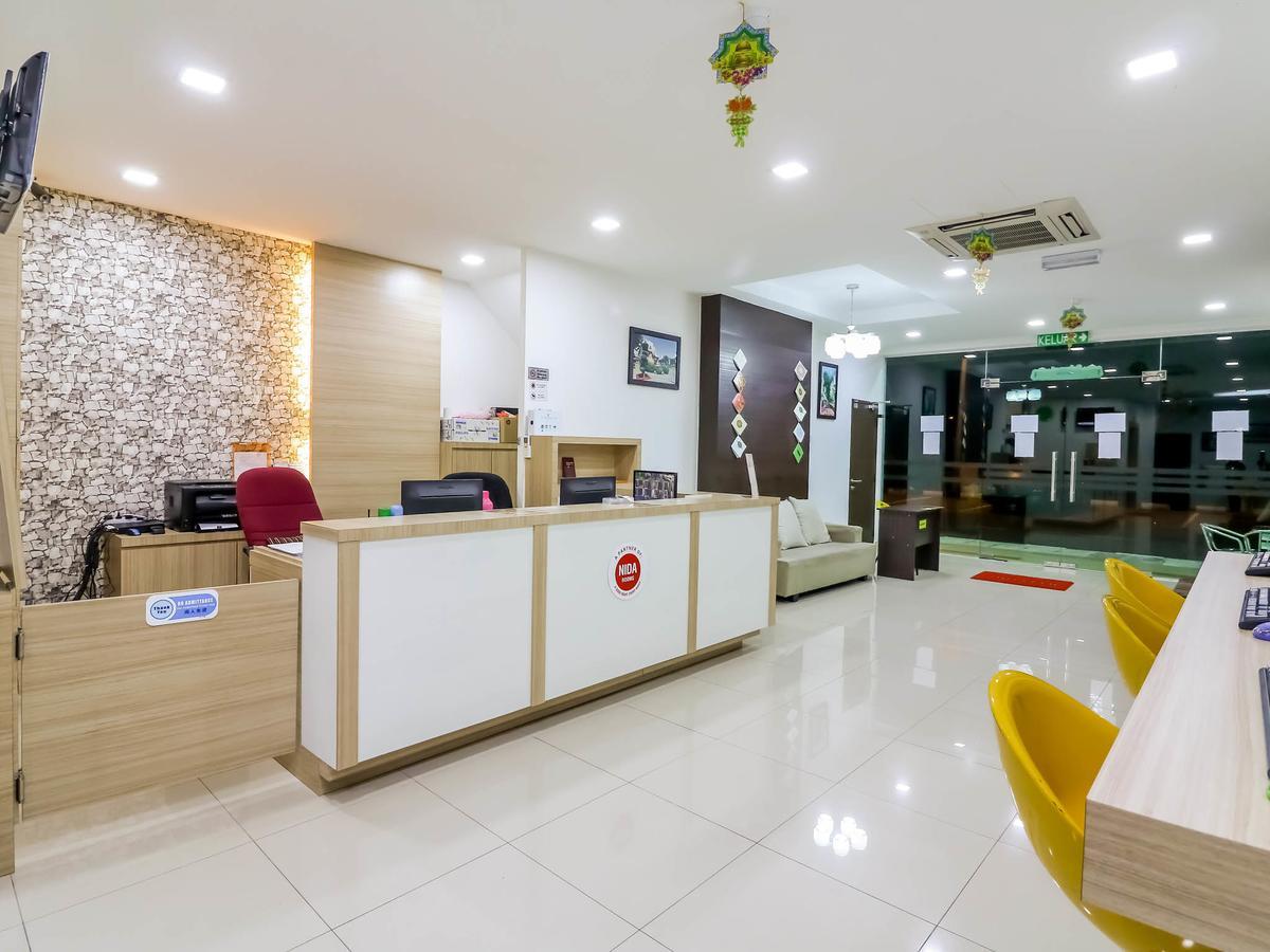 Citrine Hotel Seri Iskandar Exterior photo